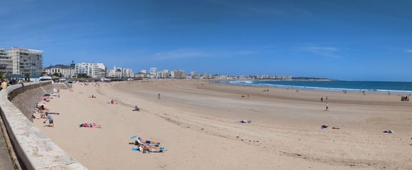 Les Sables d’Olonne, Where Waves Crash, Boats Bob, and Life Feels Absolutely Spot‑On