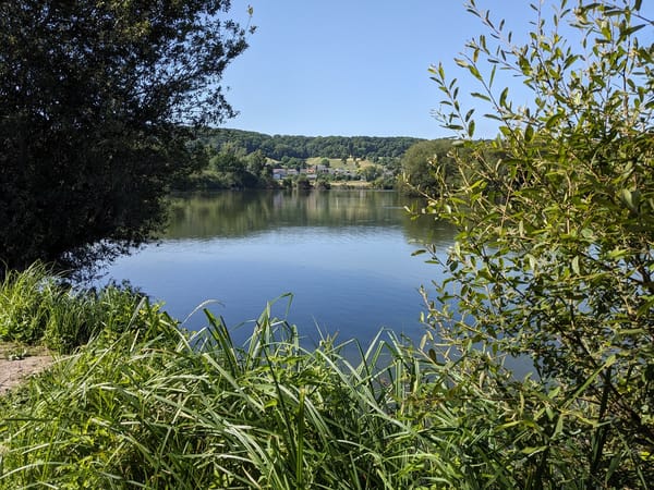 Normandie and a camp site by the ponds