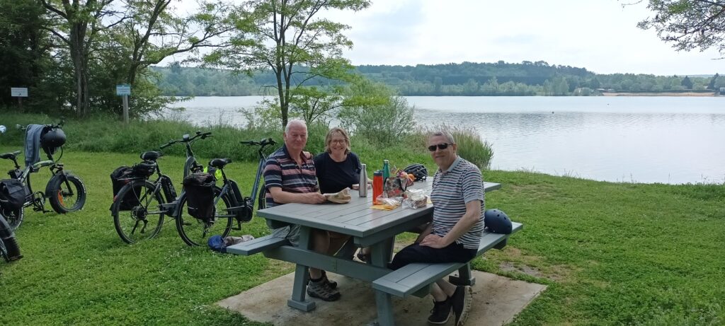 Lunch at Lac de Saint Cyr