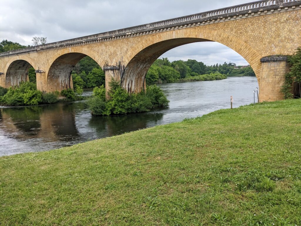 Pont de Prigonrieux over the Dordogne